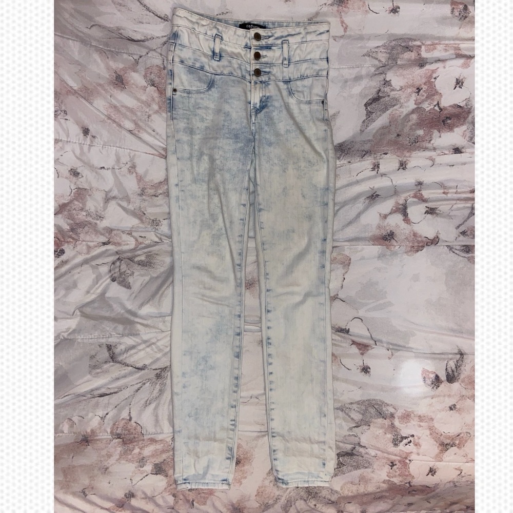 Light Wash High Waisted Jeans